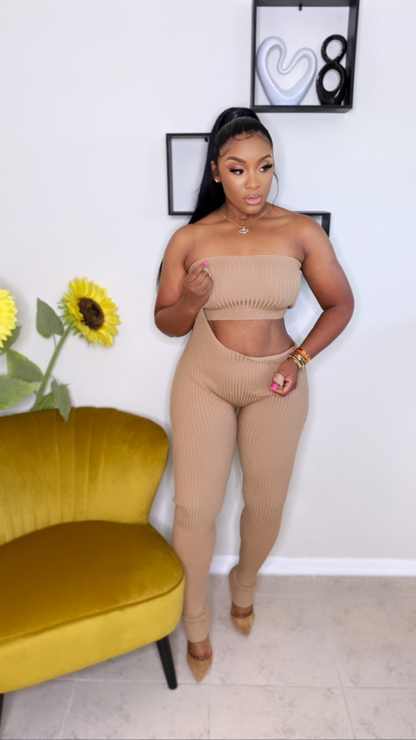 Flirty Girl Set (Camel)